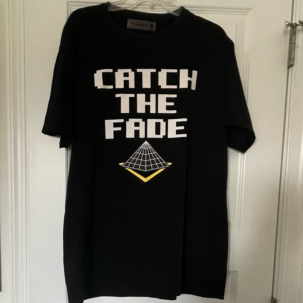 EUC “Black Pyramid” Short Sleeve Black Background But Graphic T~Shirt Size Large